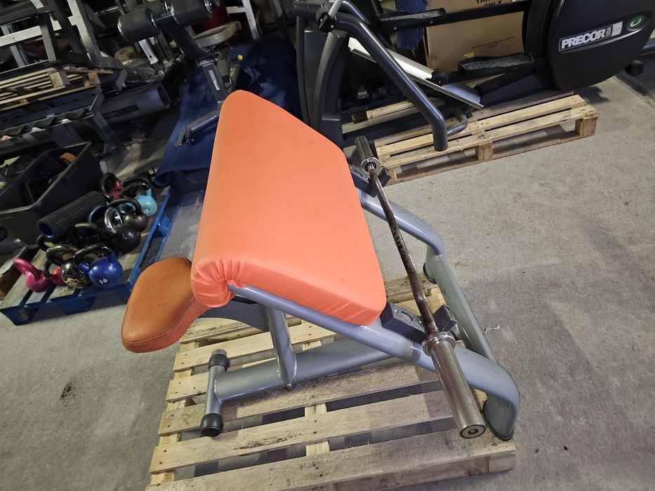 Modlitewnik Ławka Scotta jak Technogym hes olymp