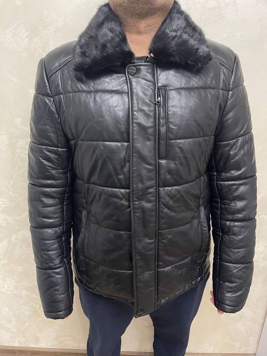 Чоловіча зимова шкіряна куртка з норковим коміром