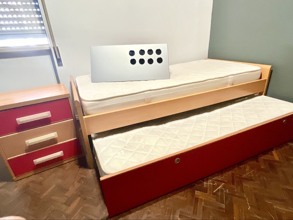 Cama de Solteiro com Gavetão com Colchoes mais Mesinha de Cabeceira