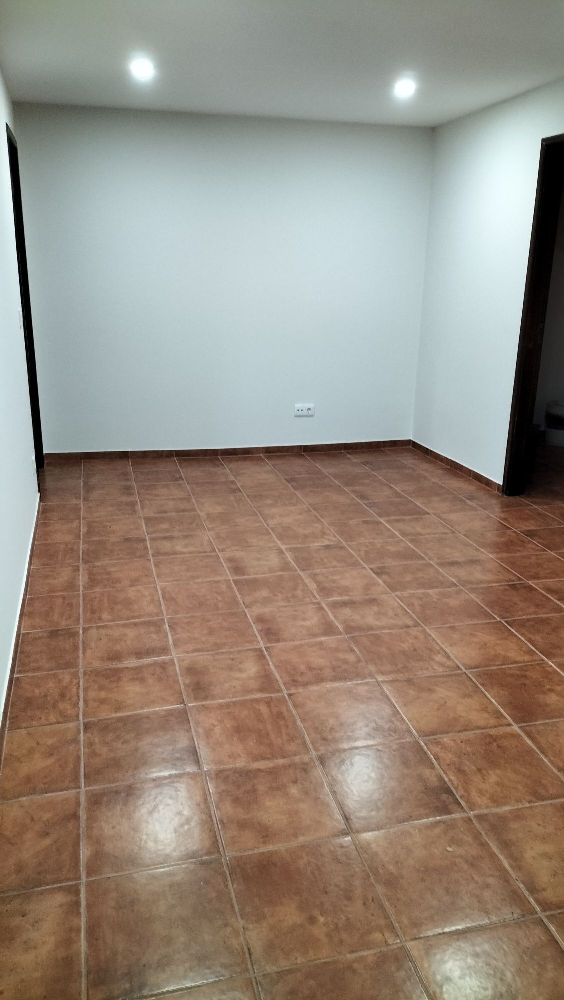 Arrenda-se casa T2 Traseiras em Leça da Palmeira centro
