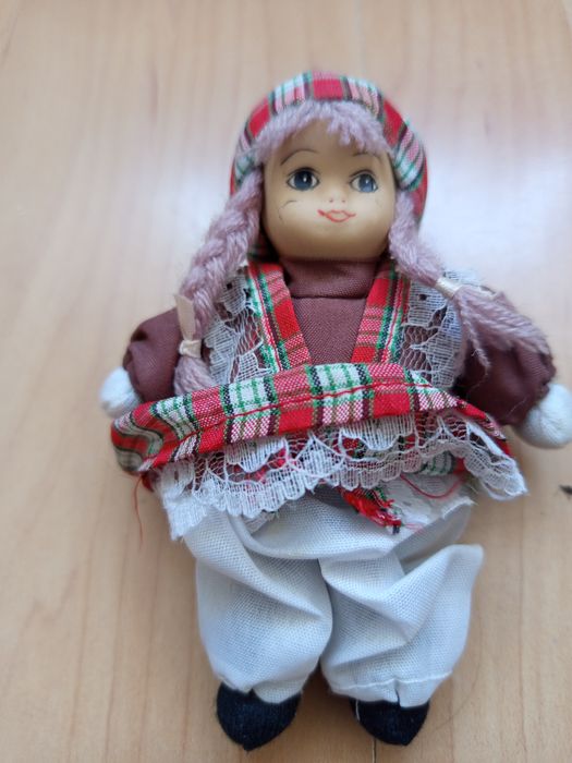 Laleczka porcelanowa