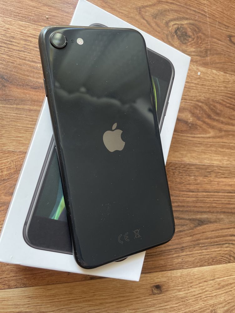 iPhone SE 2020 (64GB) czarny / dobry stan / 78% bateria / bez blokad
