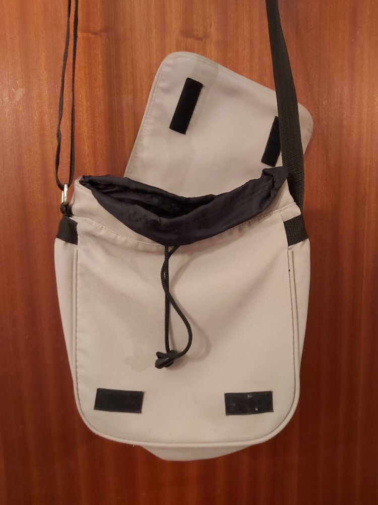 4€ Vendo bolsa alça beje