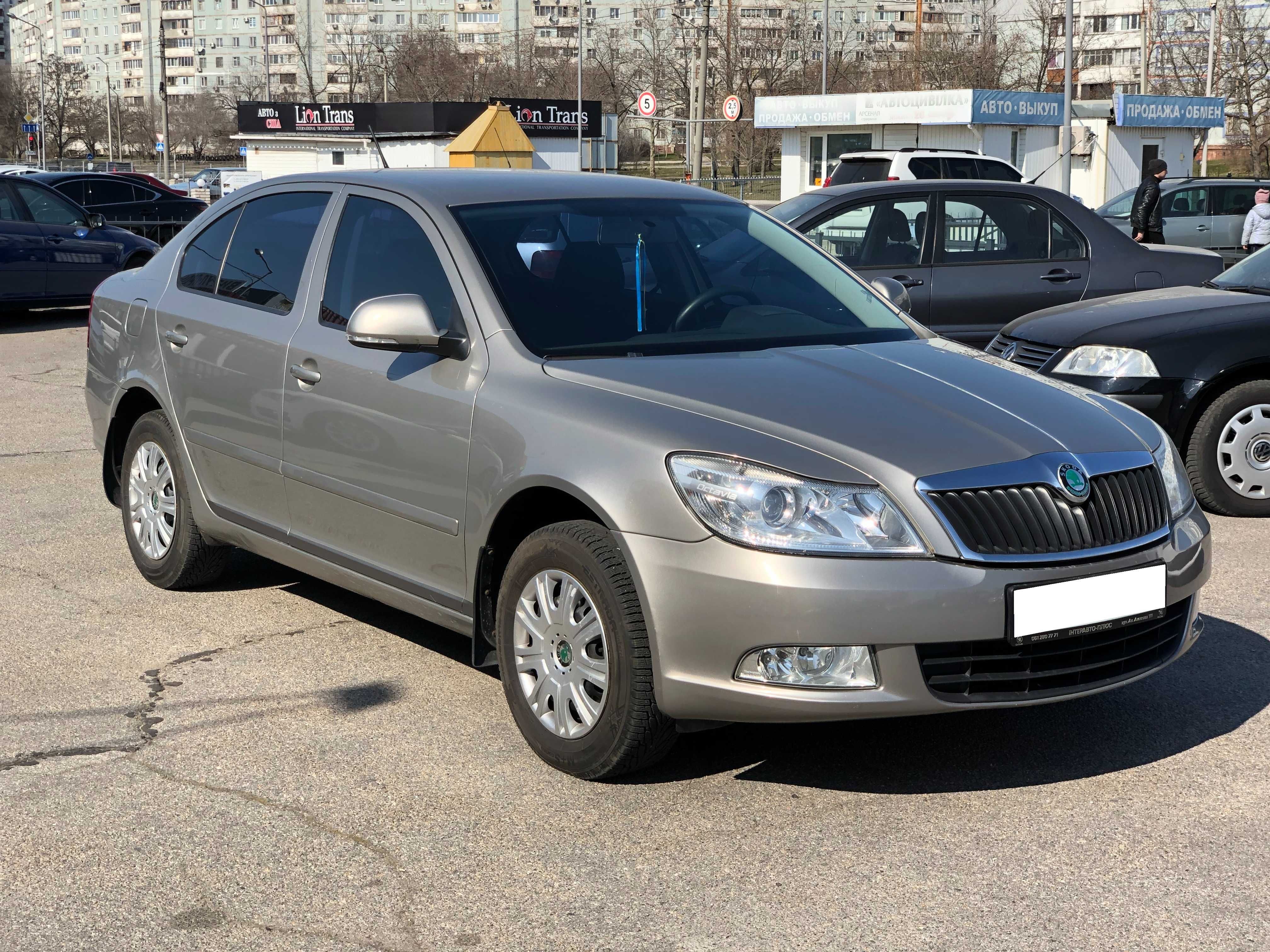 Продам ОФИЦИАЛЬНУЮ Skoda Octavia A5 1.6 Газ-Бензин 2011 года.