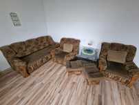 Komfortowy komplet wypoczynkowy – sofa, 2 fotele, 2 pufy