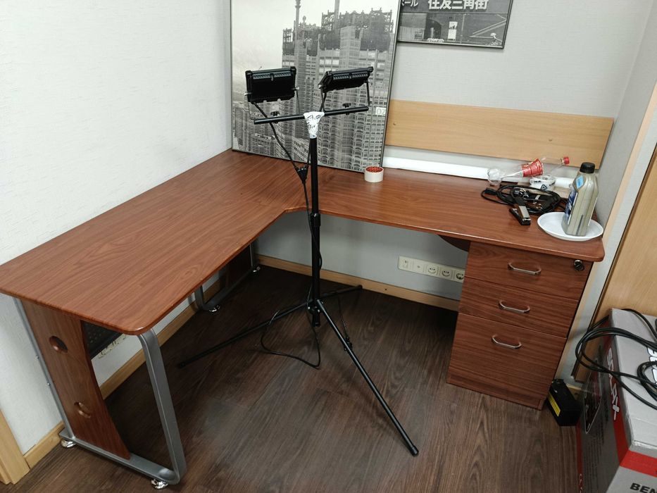 продам офісний стіл кутовий