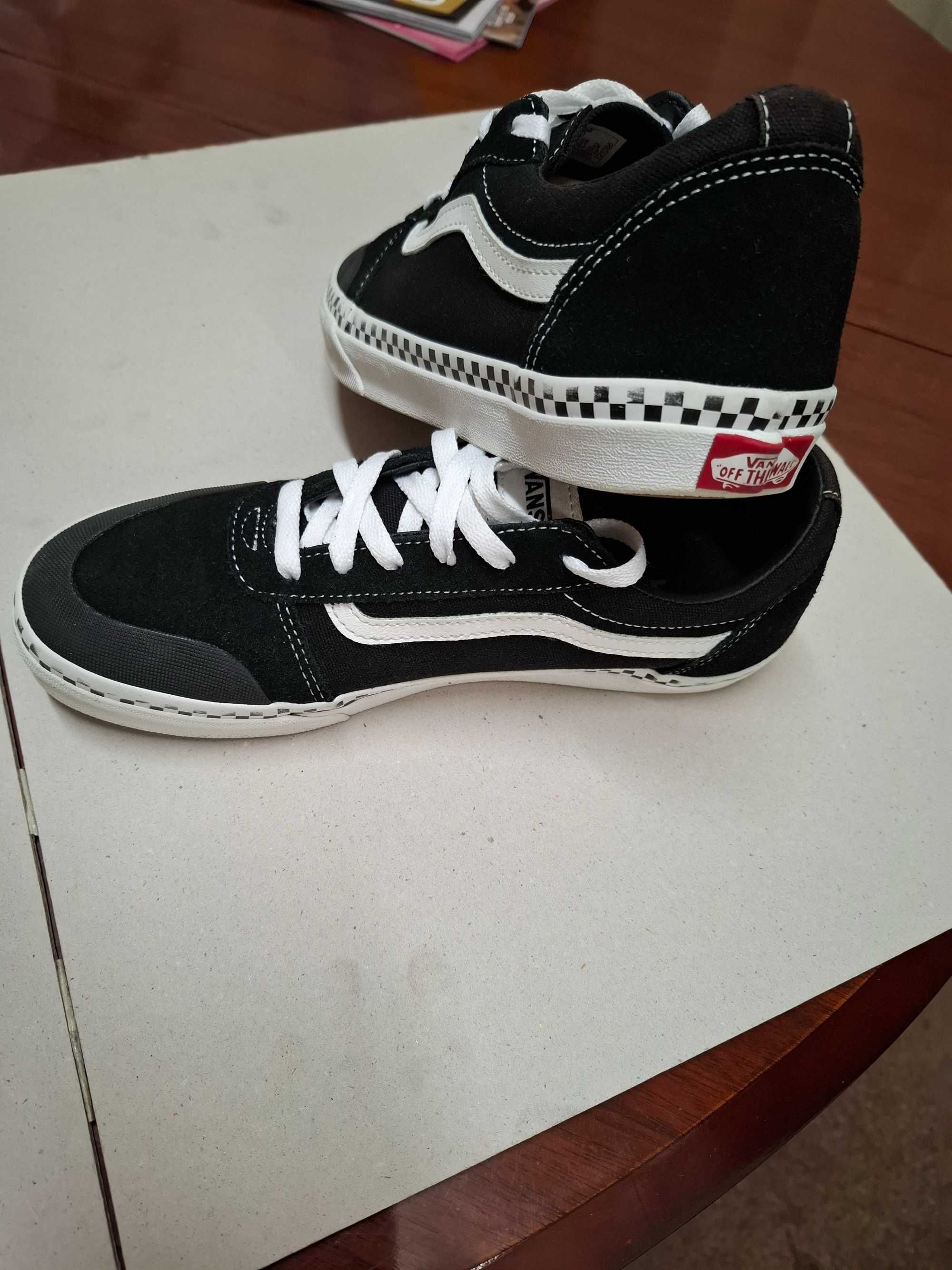Sapatilhas vans em bom estado