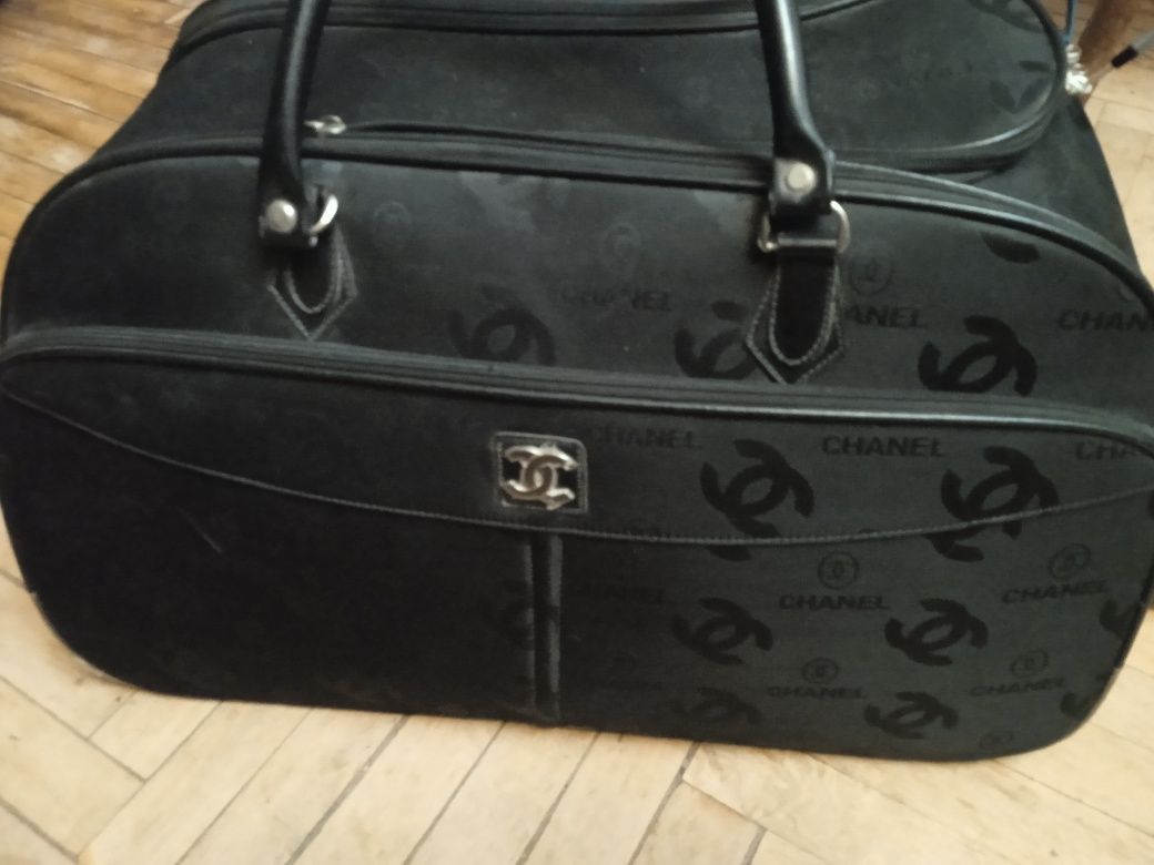 Продам чемодан сумка CHANEL на колесах отл Фабр кач