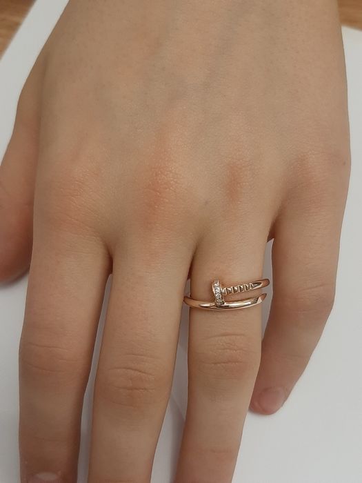 Золотое кольцо гвоздь с бриллиантами.