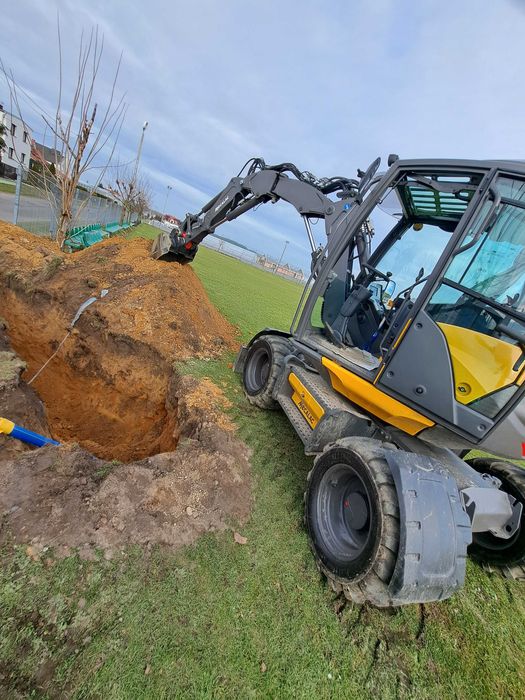 Usługi koparką - roboty ziemne, budowa sieci i przyłączy WOD-KAN