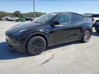 Електричний кросовер Tesla Model Y 2024 з США