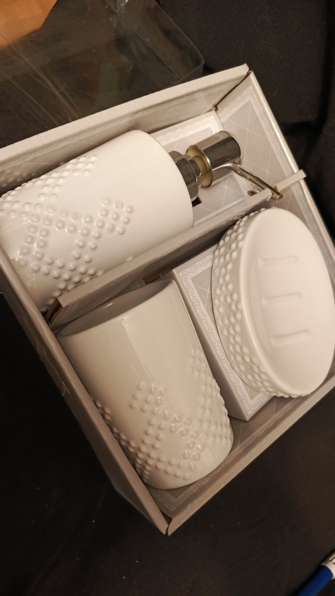 Ceramiczny zestaw łazienkowy