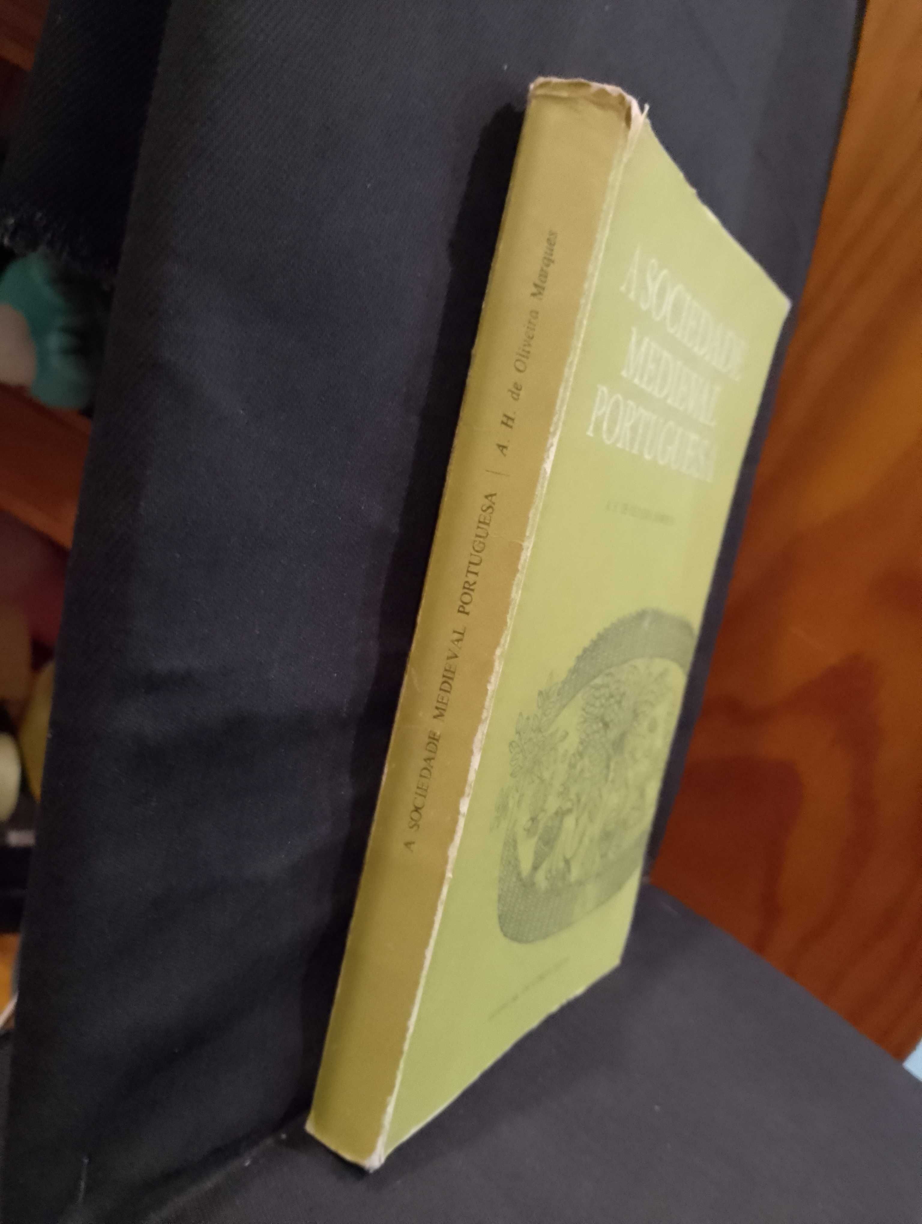A Sociedade Medieval Portuguesa - A. H. de Oliveira Marques