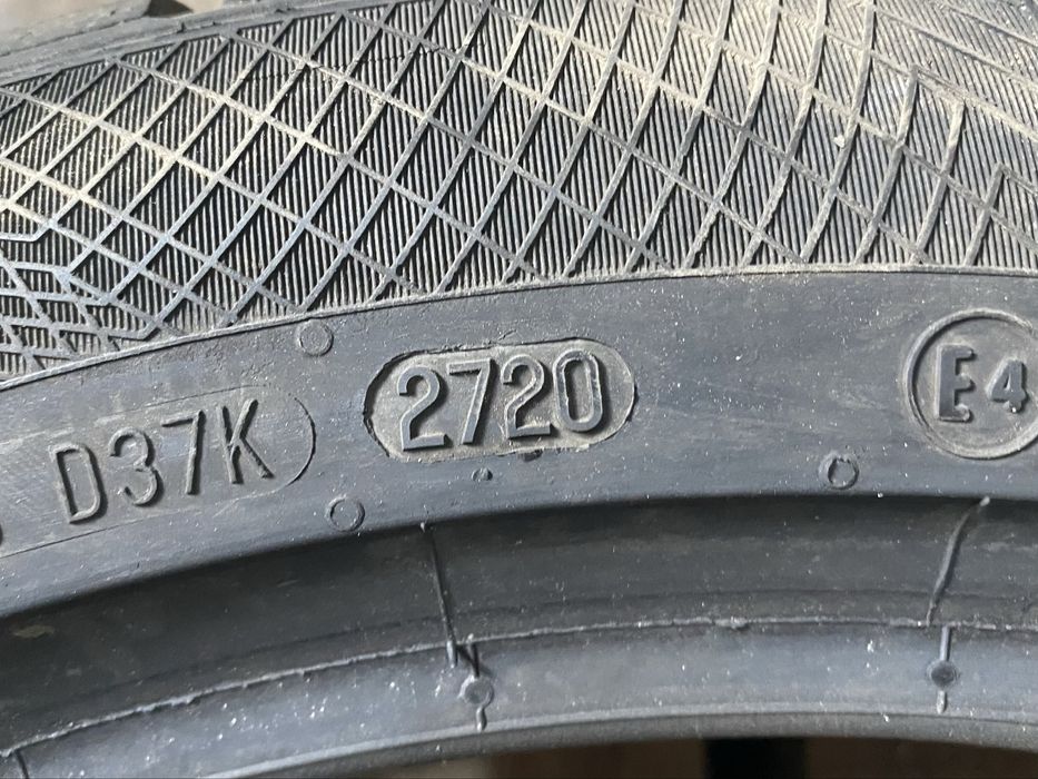 2шт 235/45R18 Continental WinterContact TS850P