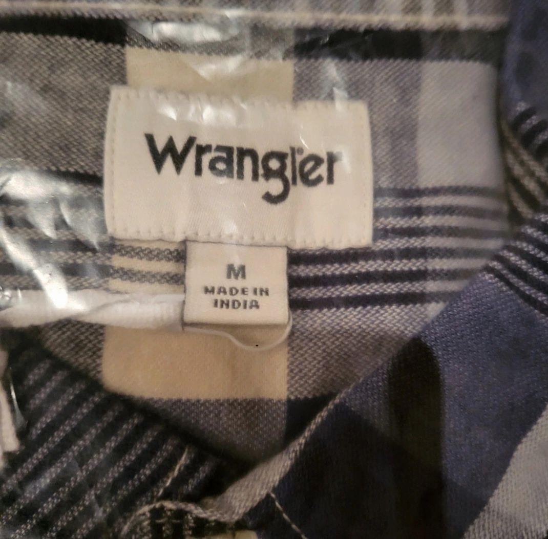 Camisa Wrangler grunge  tamanho M.
Camisa nova com e