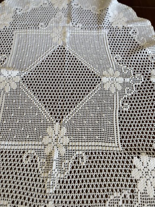 Pano em renda 97 por 73cm