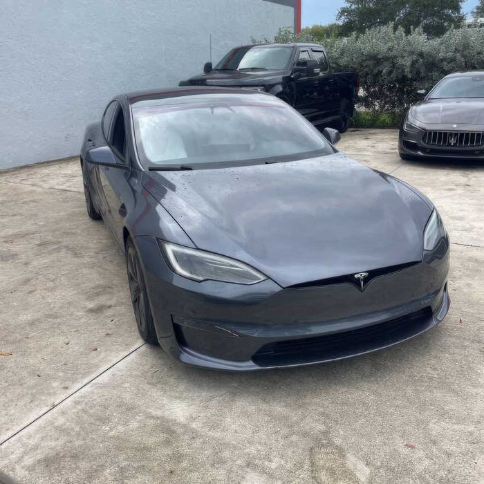 Tesla Model S      2022
