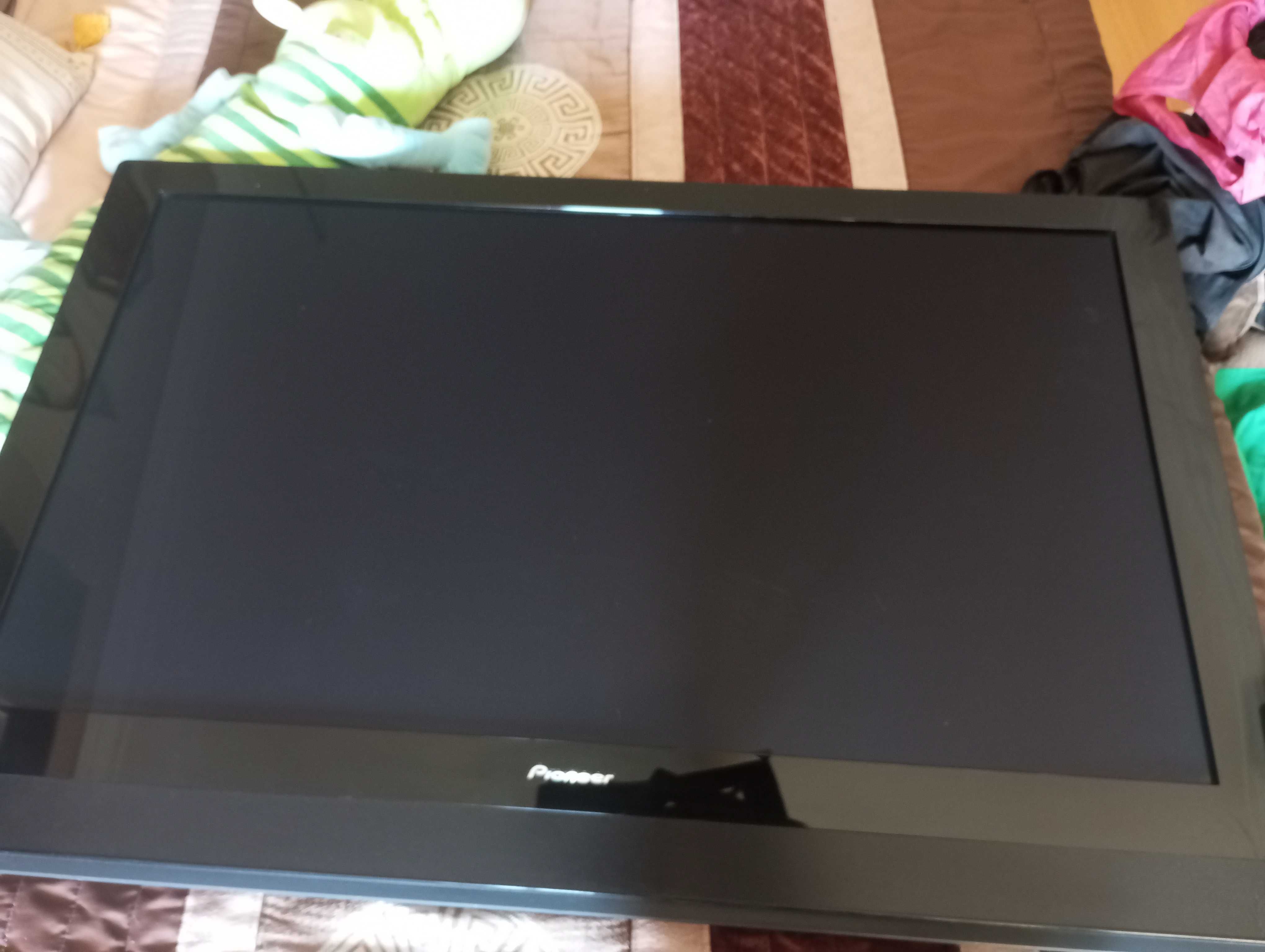 Dou televisor para arranjar o peças, Pioneer,e LG.