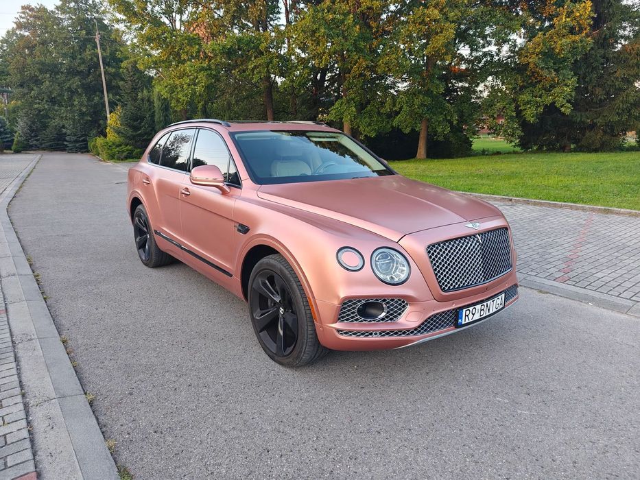 Bentley Bentayga BENTLEY BENTAYGA 6.0 W12 full opcja niski przebieg bezwypadkowy!