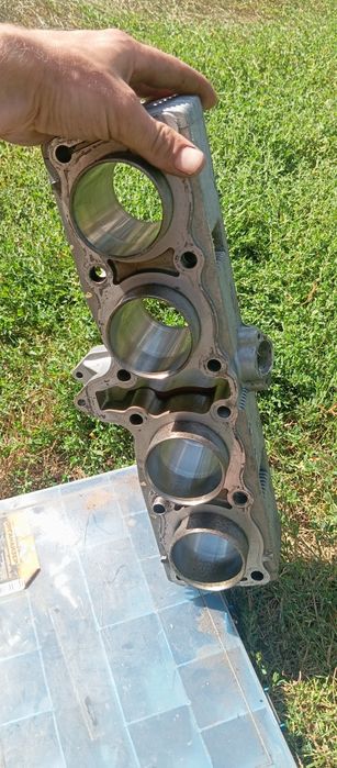 Циліндр з поршнями  сузуки бандит 600