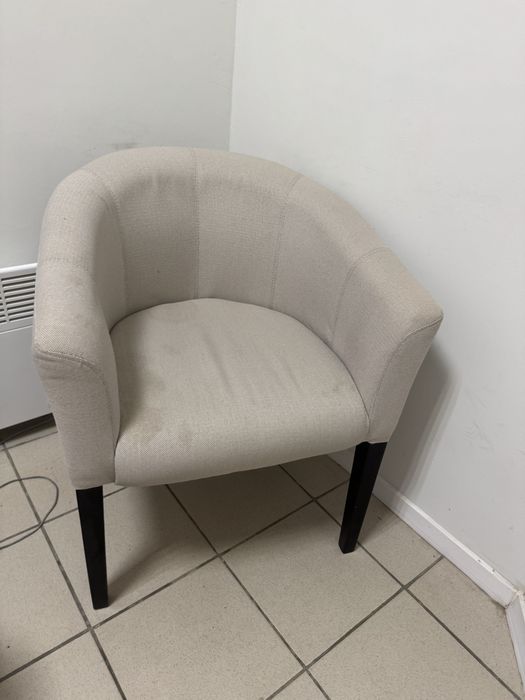 Продам крісло світле