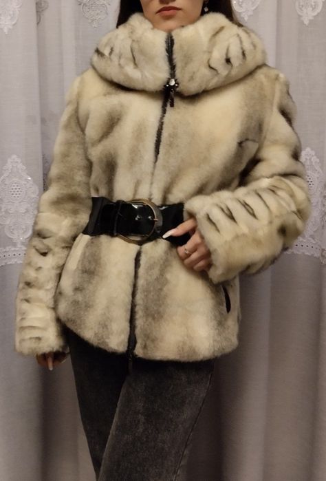 Шубка жіноча зі штучного хутра