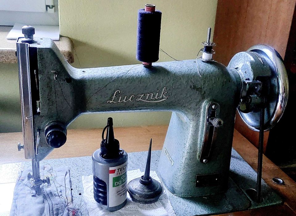 Sprzedam sprawną maszynę do szycia Lucznik.