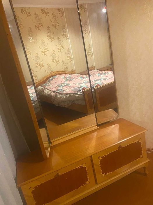 Тумбочка трюмо  Зеркало
