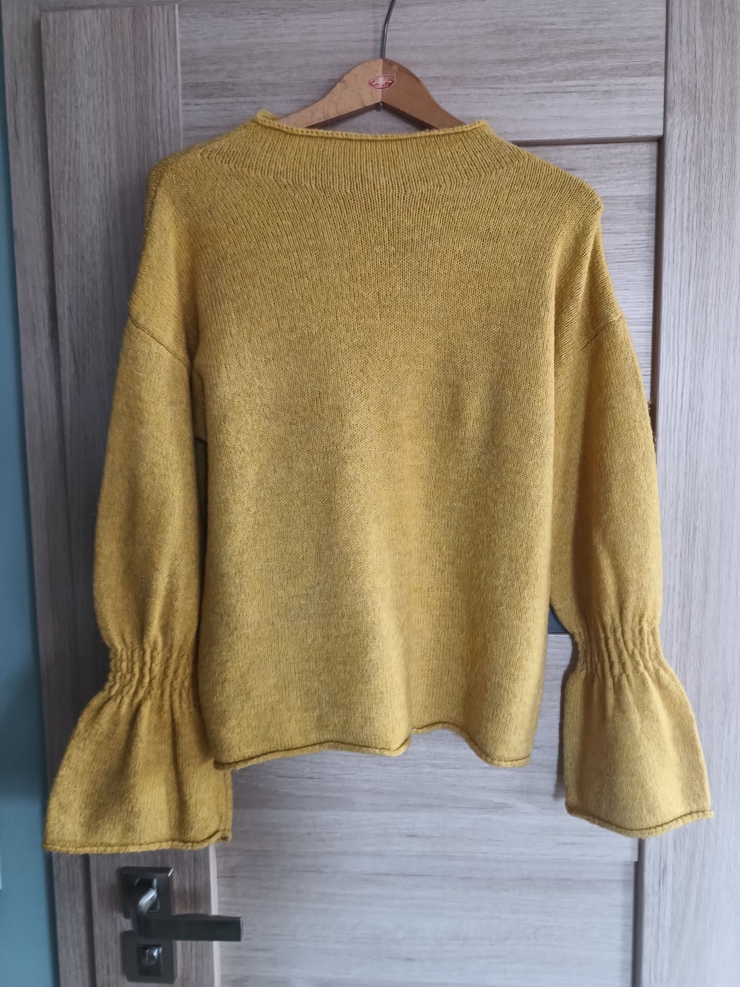 Żółty sweterek Stradivarius 36/S