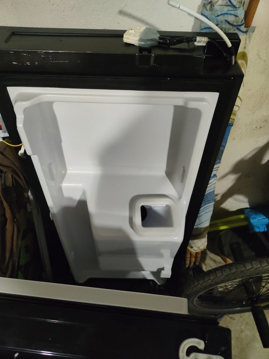 HISENSE RQ760N4AFF drzwi sprzedam
Model RQ760N4AFF, można sobi