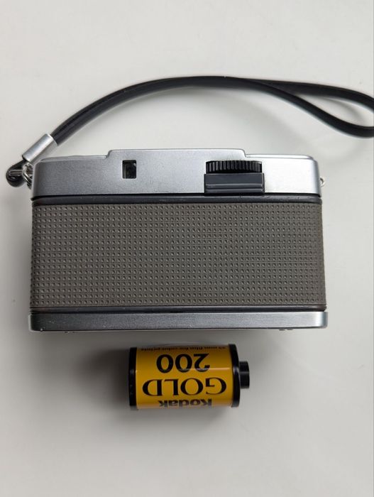 Olympus pen EE-S  Half-frame (півкадр)