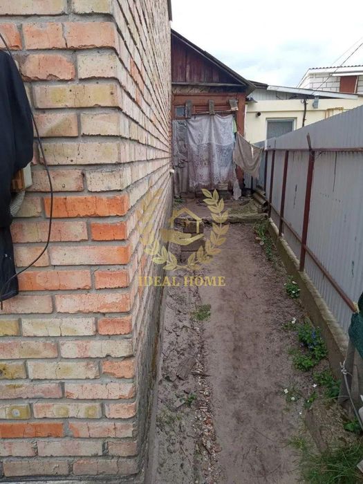 Продам будинок в центрі смт Борова