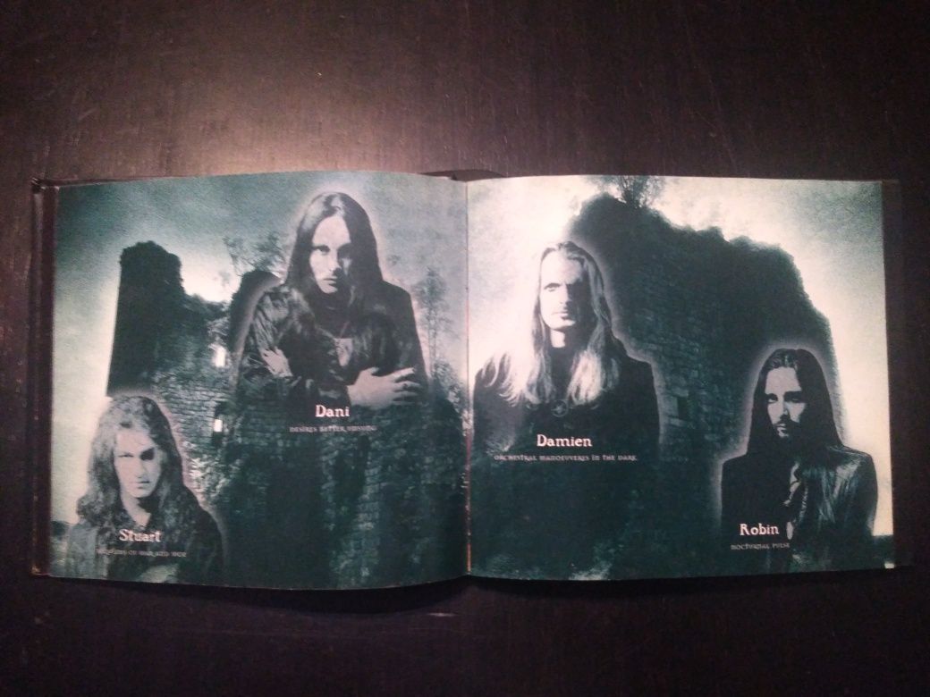 Cd digibook Cradle of Filth "Dusk...and her embrace"