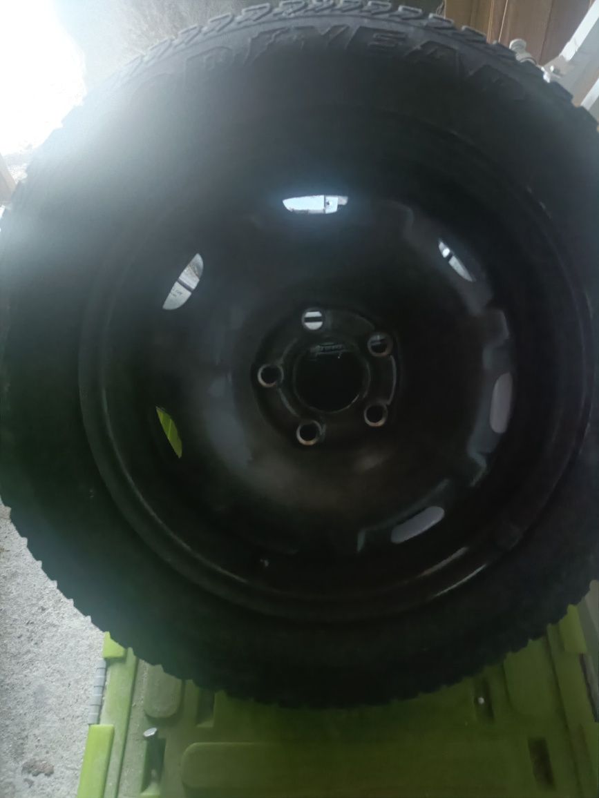 Jantes ferro 14" com pneus