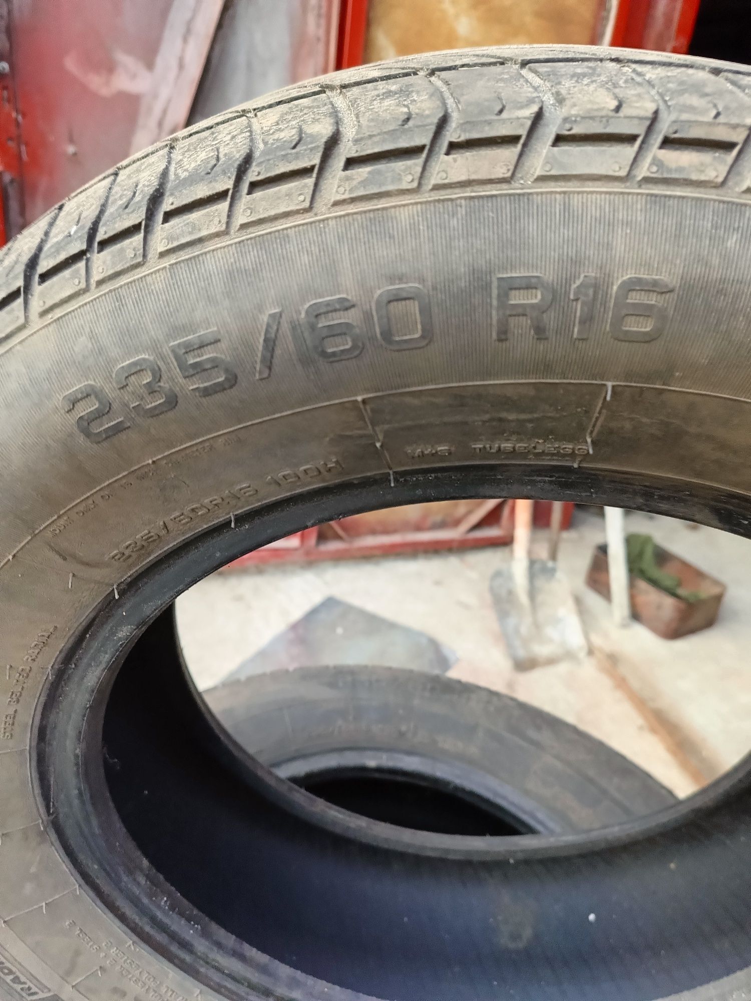 Продам всесезонку 235/60 R16