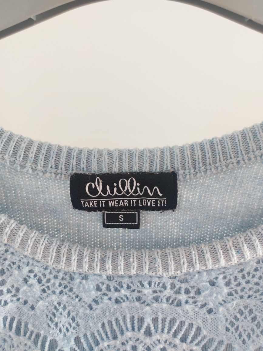 Niebieski sweter
