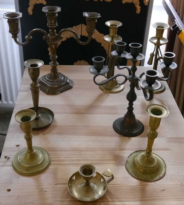 Mosiężny zestaw ozdobnych świeczników-002