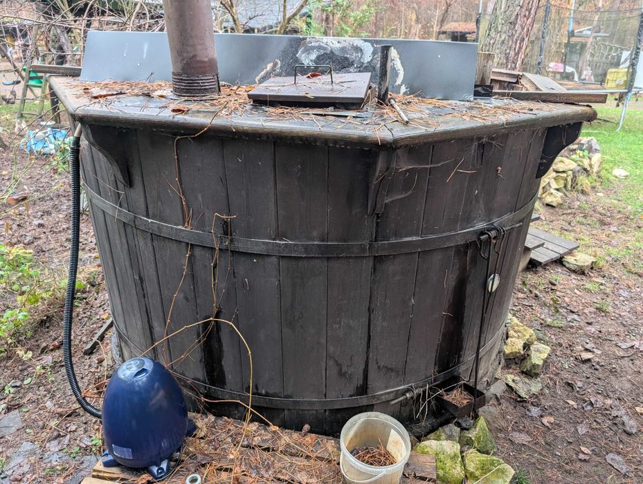 Balia ogrodowa drewniana z piecem wewnętrznym