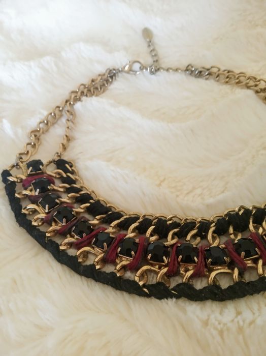 Colar bordeaux e preto