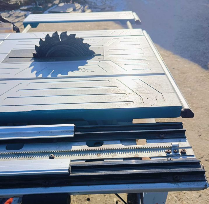 Pilarka stołowa MAKITA MLT 100