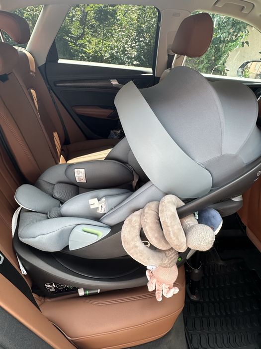 Cybex Cloud G + кріплення ISOFIX