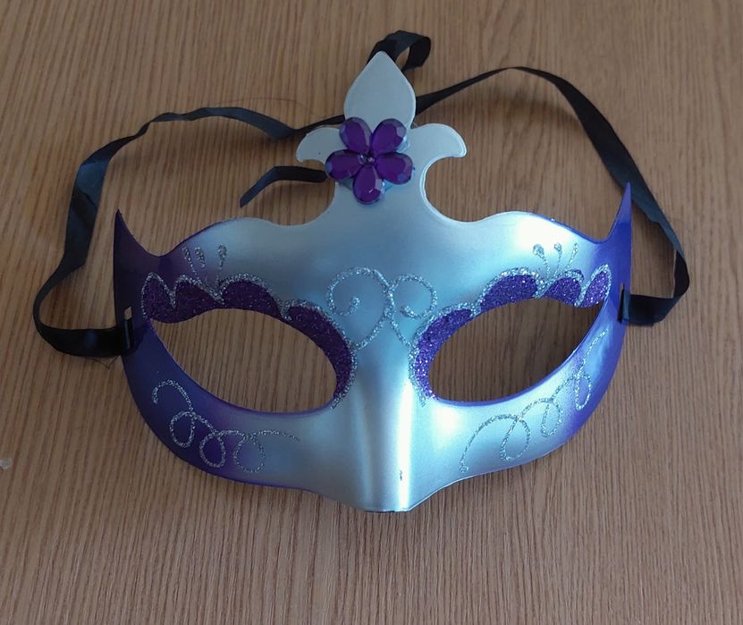 Маска карнавальная.