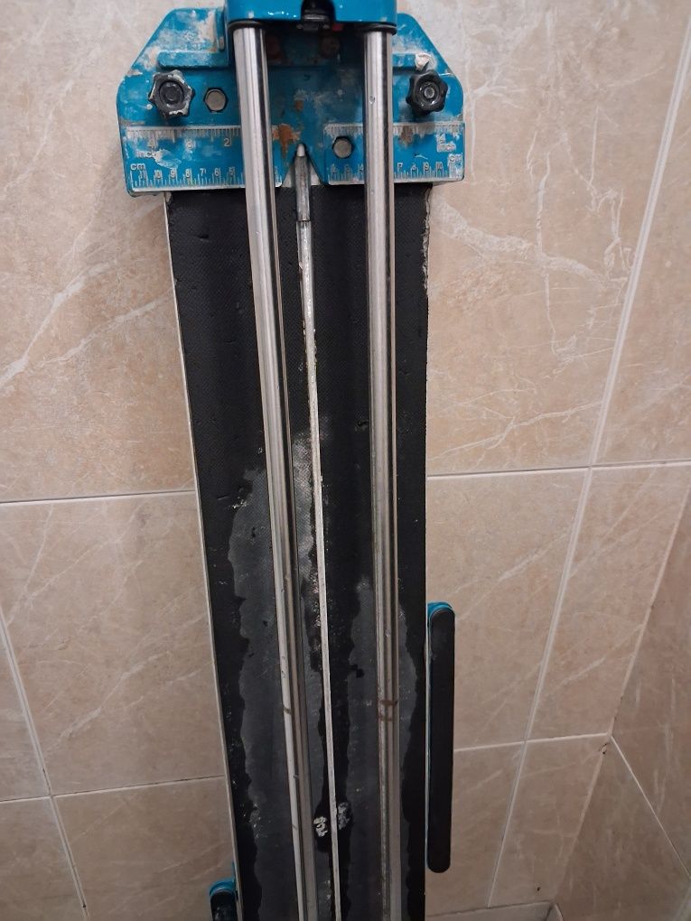Aluga-se máquina de cortar azulejos de 1 metro e 20