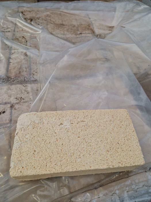 Цегла цервона та шамотна