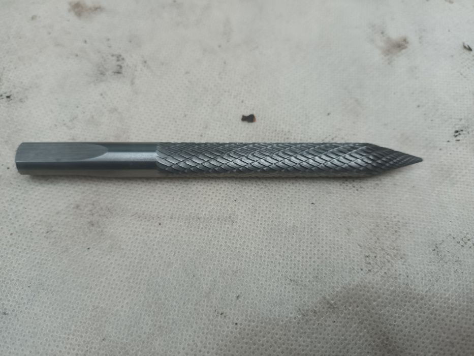 Продам Фрезу Карбитную общей  длиной 110 мм и диаметром 10