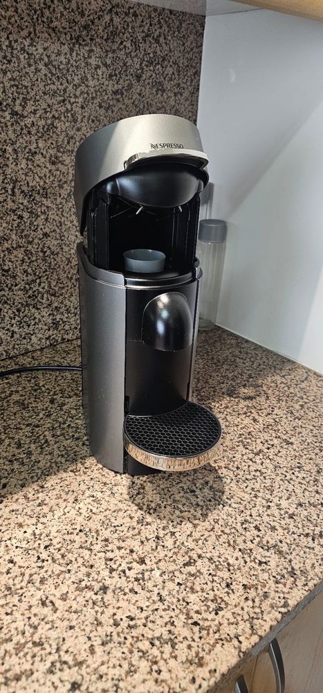 Máquina de café Nespresso VertuoPlus Deluxe