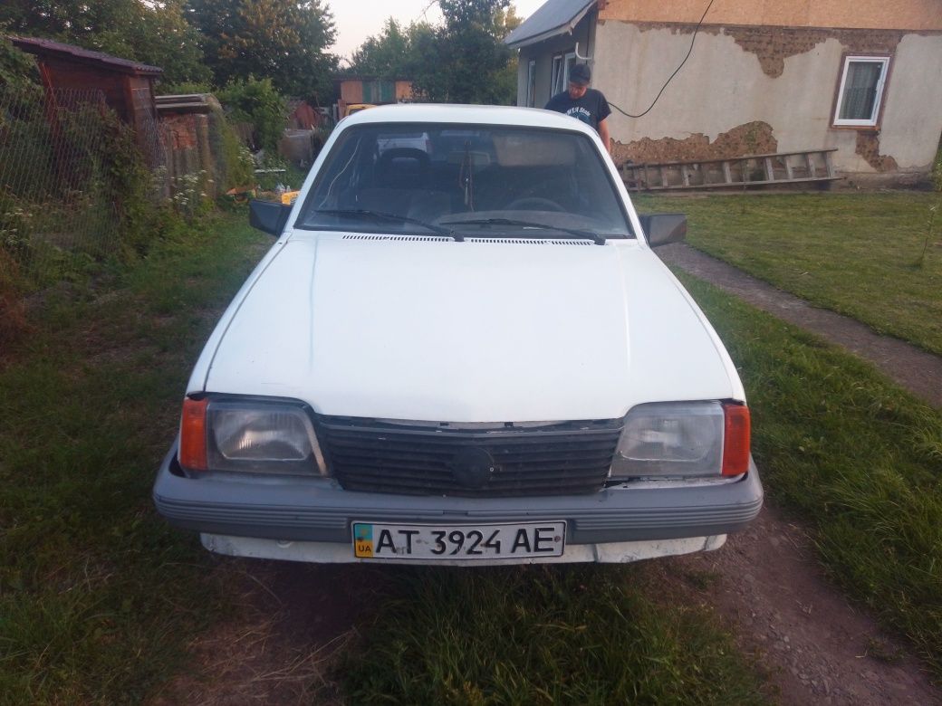 Продам Опель аскону