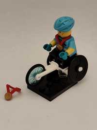 Minifigurka LEGO CMF 22 sportowiec na wózku