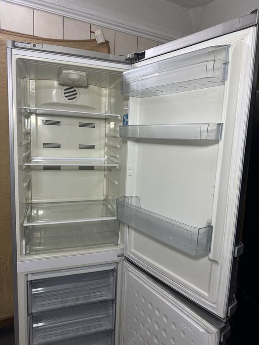 Холодильник з морозилкою Beko No frost (суха заморозка)