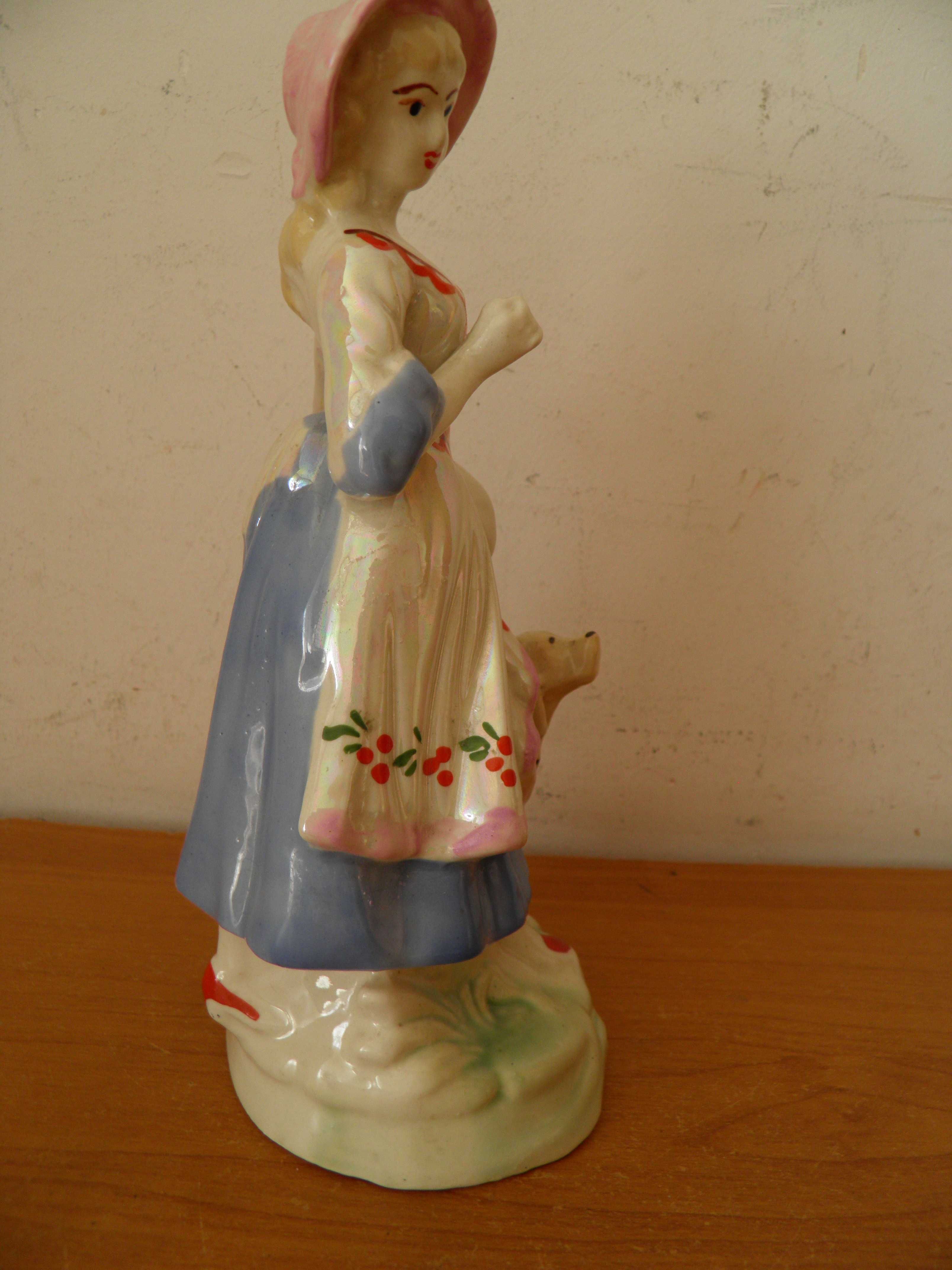 Figurka  porcelanowa dama z psem 23cm